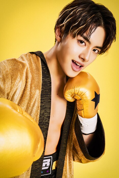 「トンカツロック」に出演する金指一世。