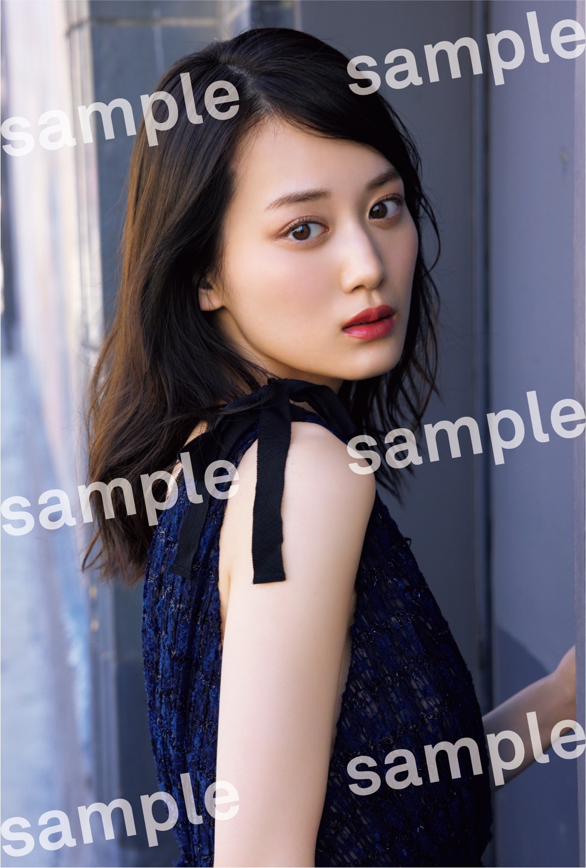 山下美月の2nd写真集「ヒロイン」丸善ジュンク堂書店限定ポストカード サンプル（撮影：須江隆治[See]）
