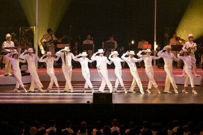 人気画像1位は「Mrs. GREEN APPLE、真っ白な世界で繰り広げた音楽劇『The White Lounge』閉幕」より、Mrs. GREEN APPLE「The White Lounge」の様子。（撮影：古溪一道 / 田中聖太郎写真事務所）