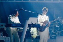 Mrs. GREEN APPLE、真っ白な世界で繰り広げた音楽劇「The White Lounge」閉幕