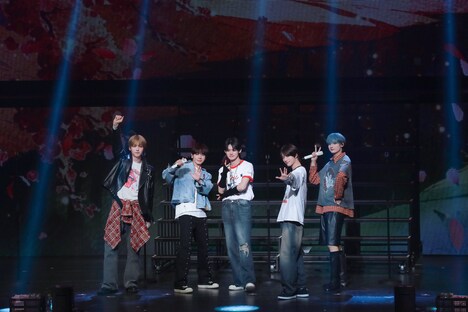 TOMORROW X TOGETHER (P)&(C) BIGHIT MUSIC