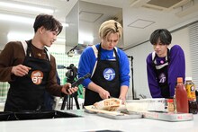 カイの“実家飯”調理の様子。