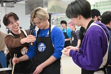カイの“実家飯”調理の様子。