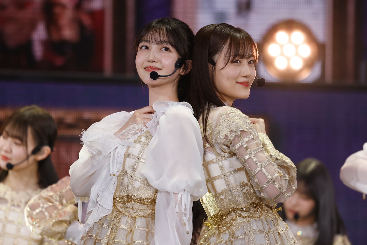 左から久保史緒里、山下美月。 (c)乃木坂46LLC