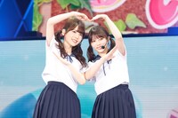 左から筒井あやめ、与田祐希。 (c)乃木坂46LLC