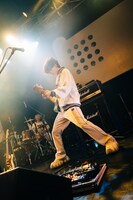 すりぃ（G / Aooo）（Photo by Kana Tarumi）