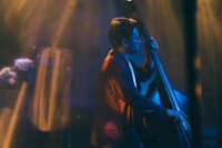 劔樹人（B / LOLOET）（Photo by Kana Tarumi）