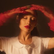 アリアナ・グランデ「エターナル・サンシャイン」デラックス盤Bジャケット