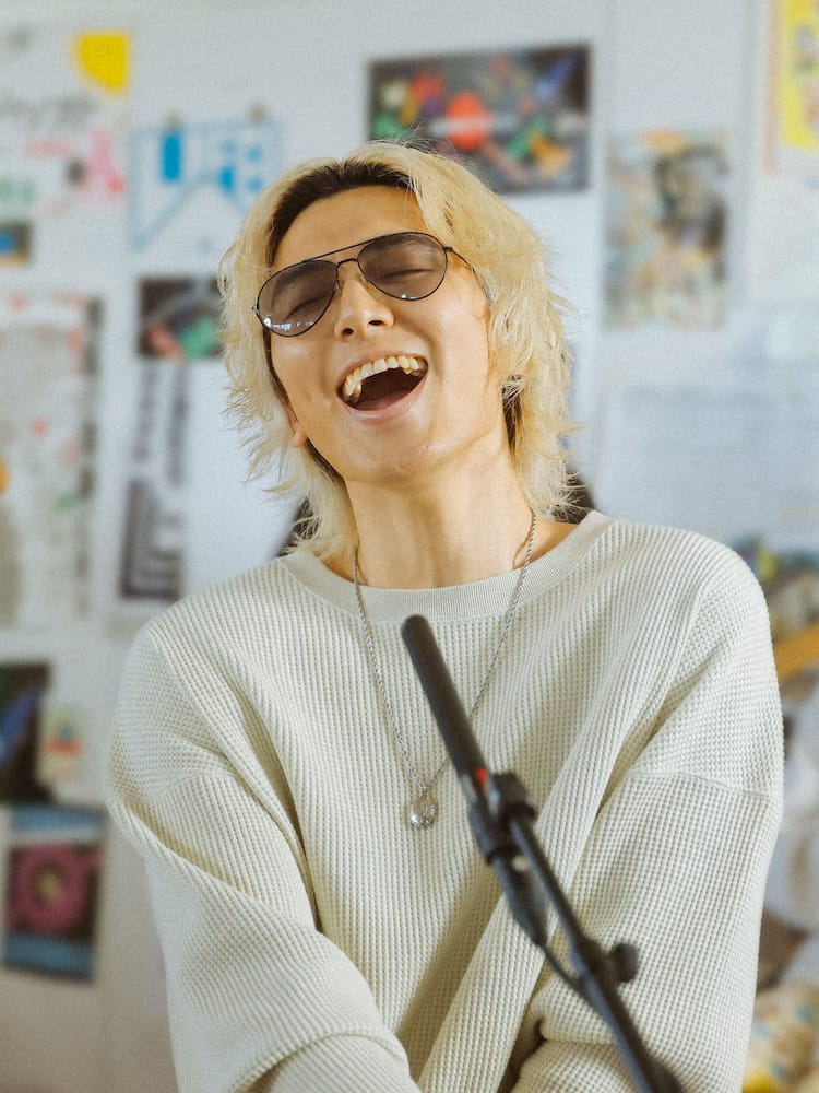 藤井風「tiny desk concerts」日本版に登場、NHKオフィスで演奏 - 音楽 