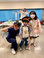 TESTSETのライブ楽屋にて。メンバーの砂原良徳さんと。