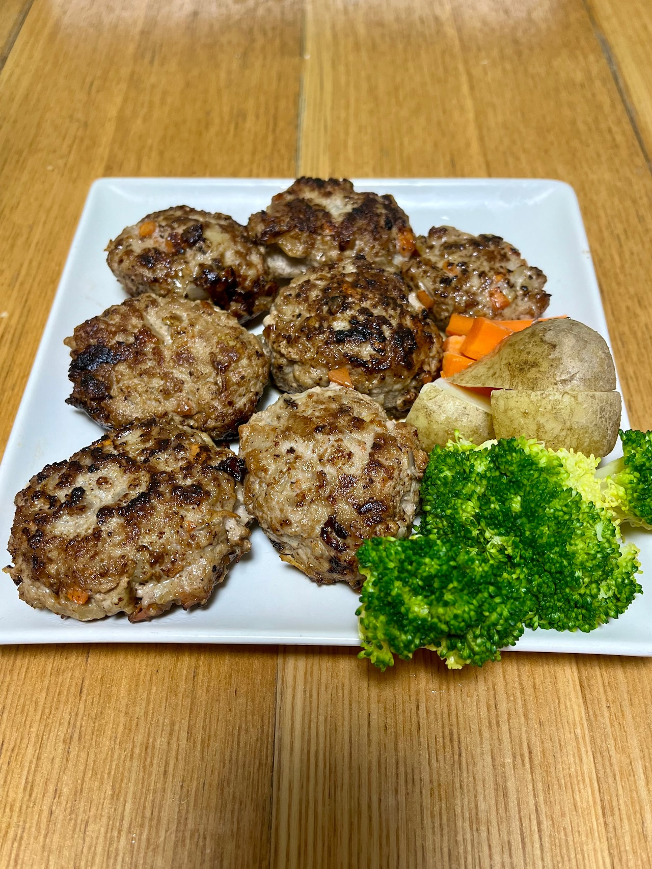 はるみちゃんお手製ハンバーグ。