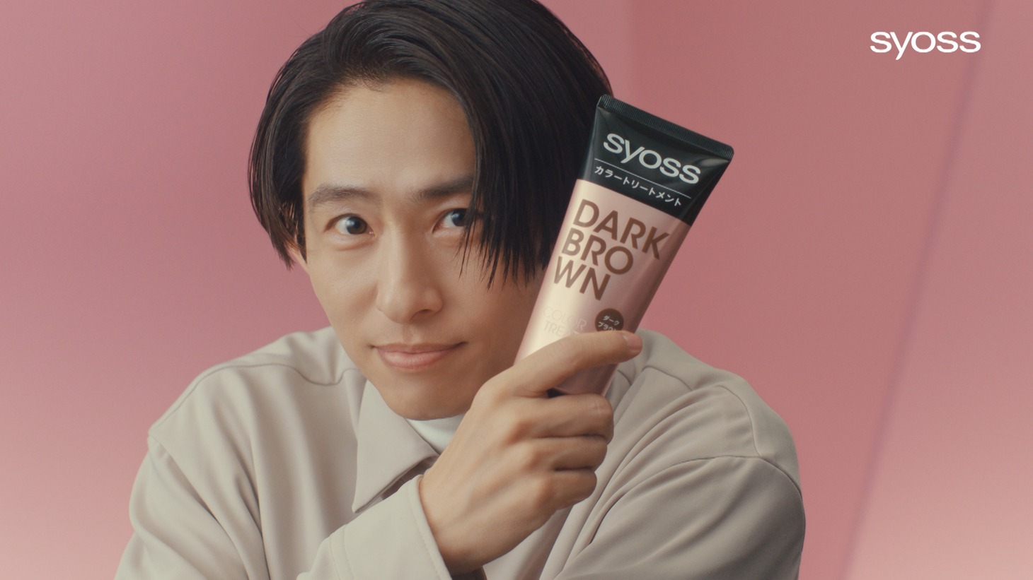 「サイオス カラートリートメント」のテレビCM「ストレートトーク」編より。