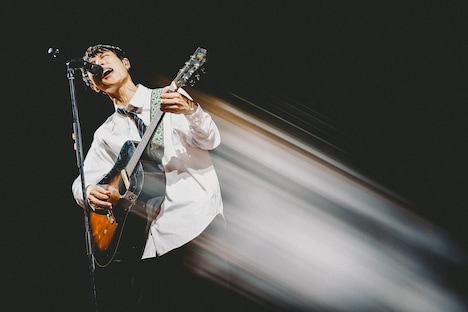 牧達弥（Vo, G）（撮影：西槇太一）