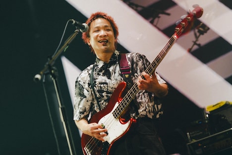 長谷川プリティ敬祐(B / go!go!vanillas)(撮影:西槇太一)