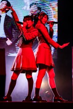 吉村萌南（左）と永松波留（右）。