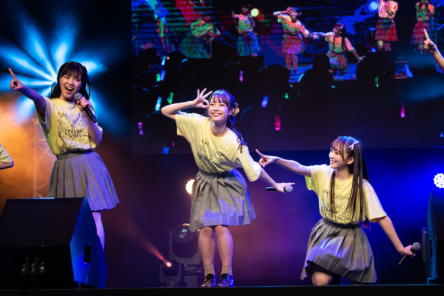 左から高梨結、齋藤有紗、日比野芽奈。