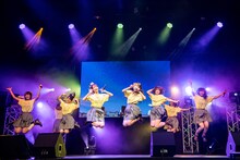 「君のことをまだ何も知らない」を歌うラフ×ラフ。