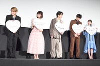 左から宮世琉弥、原菜乃華、綱啓永、小関裕太、白宮みずほ。