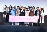 上段がNiziU。下段が左から白宮みずほ、綱啓永、宮世琉弥、原菜乃華、小関裕太、三木康一郎監督。