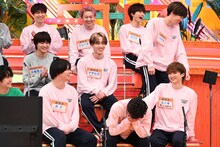 照れるアロハ（下段中央 / 超特急）。