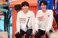 M!LKの塩崎太智と曽野舜太。