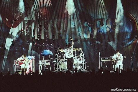 THE ORAL CIGARETTESのライブの様子。（Photo by Ryotaro Kawashima）