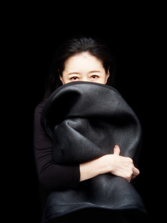 人気画像8位は「59歳になった中森明菜、新たに5曲を配信リリース　JAZZバージョンでセルフカバーした楽曲」より、中森明菜。