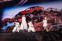 AMEFURASSHI「FLWRS」の様子。（撮影：笹森健一）