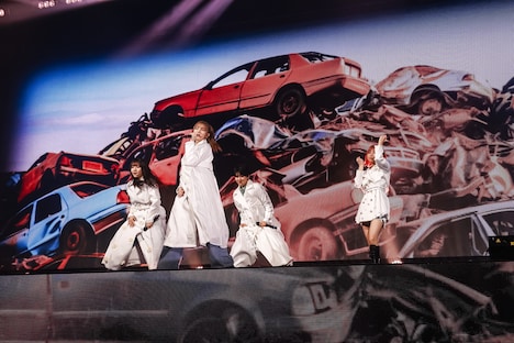 AMEFURASSHI「FLWRS」の様子。(撮影:笹森健一)