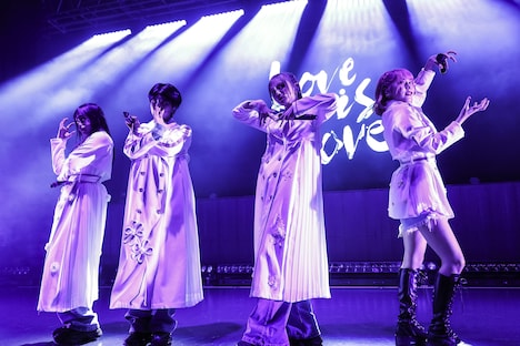 AMEFURASSHI「FLWRS」の様子。(撮影:笹森健一)