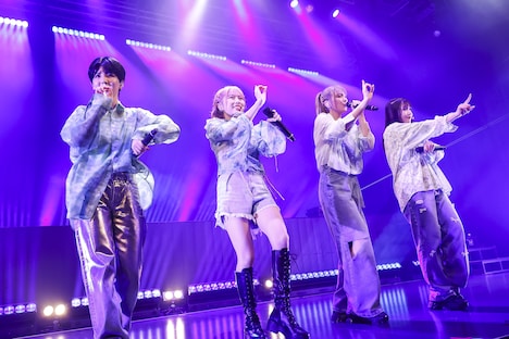 AMEFURASSHI「FLWRS」の様子。(撮影:笹森健一)