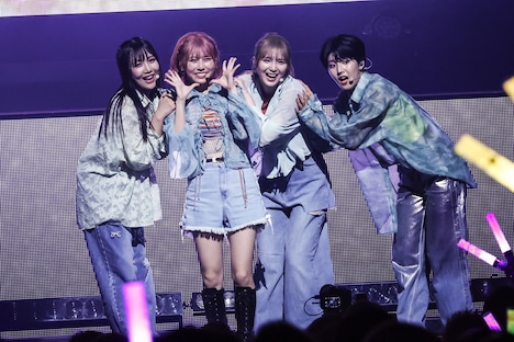 AMEFURASSHI「FLWRS」の様子。(撮影:笹森健一)