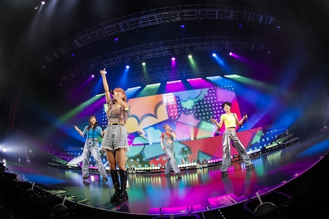 AMEFURASSHI「FLWRS」の様子。(撮影:笹森健一)