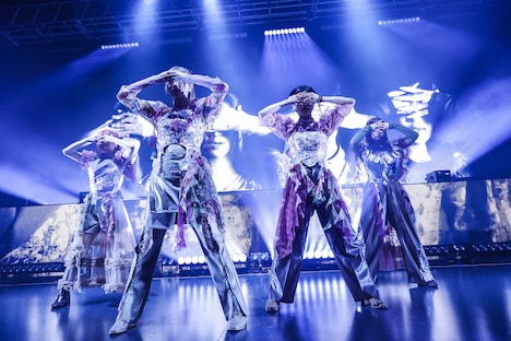 AMEFURASSHI「FLWRS」の様子。(撮影:笹森健一)