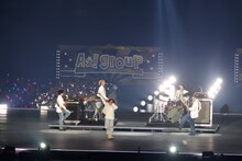 「Aぇ! group Aッ倒的ファン大感謝祭 in 京セラドーム大阪 ～みんなホンマにありがとう～」初日公演の様子。