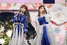 柏木由紀と横山由依。(c)AKB48