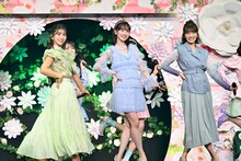 左から高城亜樹、柏木由紀、宮澤佐江。(c)AKB48