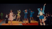 乃木坂46「チャンスは平等」ミュージックビデオより。