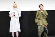 左からあの、幾田りら。