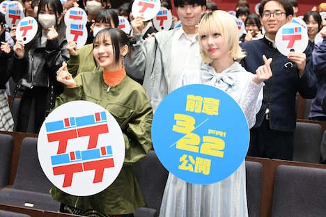 左から幾田りら、あの。