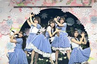 「ギンガムチェック」をパフォーマンスするAKB48の第19期生。(c)AKB