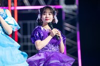 涙ぐむ近藤沙瑛子。