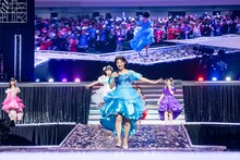 花道へと駆け出す水湊みお。