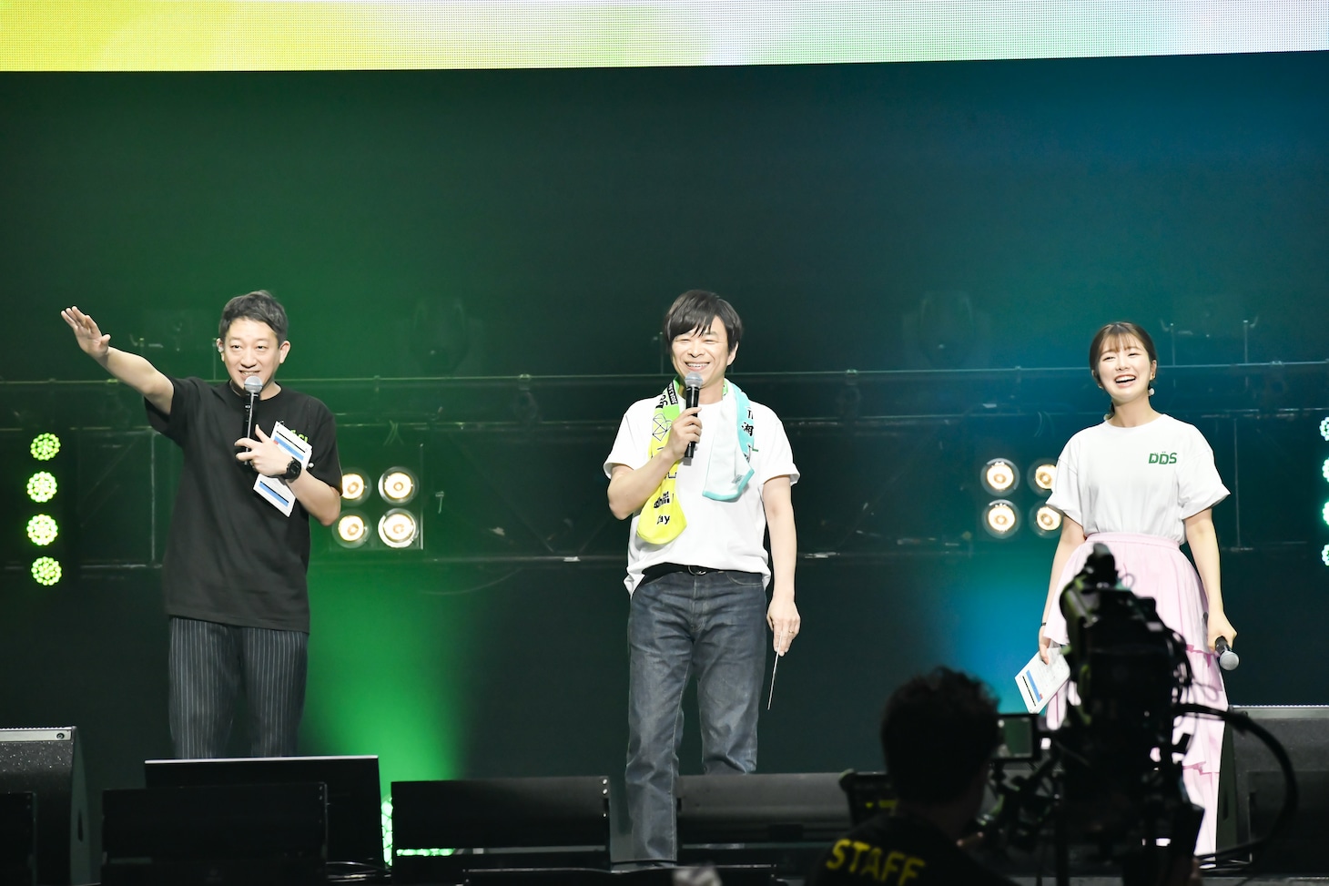左から高橋茂雄（サバンナ）、武田真一、黒田みゆ。