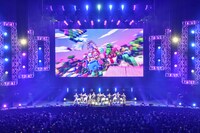 PerfumeとNiziUのコラボパフォーマンスの模様。