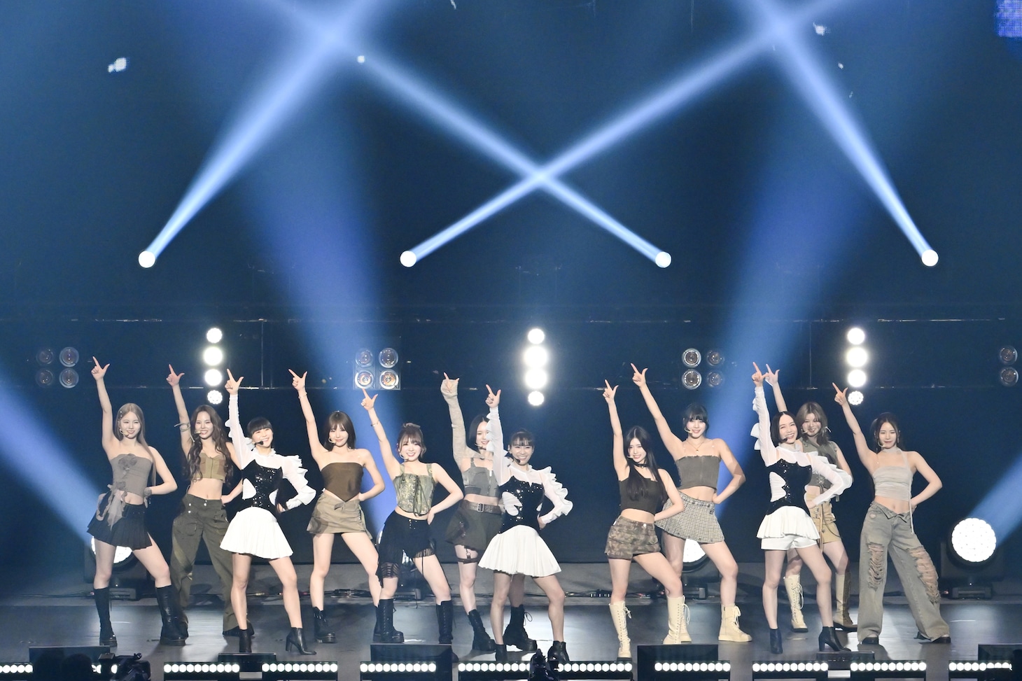 PerfumeとNiziUのコラボパフォーマンスの模様。