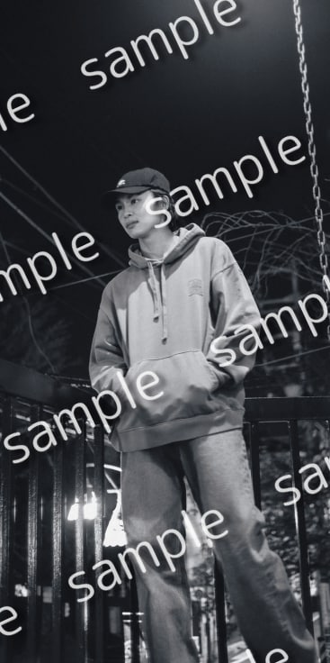 草川拓弥「辻褄」通常特典のしおり。（撮影：前康輔）