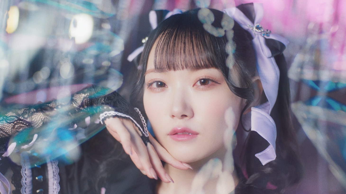 ≠ME「デート前夜レクイエム」ミュージックビデオより。(c)YOANI/KING RECORDS