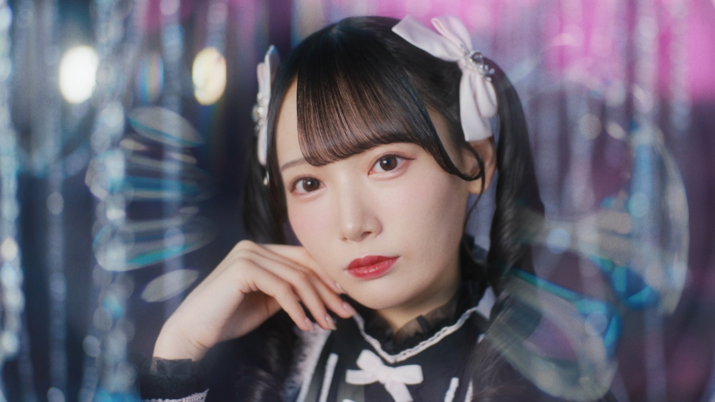 ≠ME「デート前夜レクイエム」ミュージックビデオより。(c)YOANI/KING RECORDS