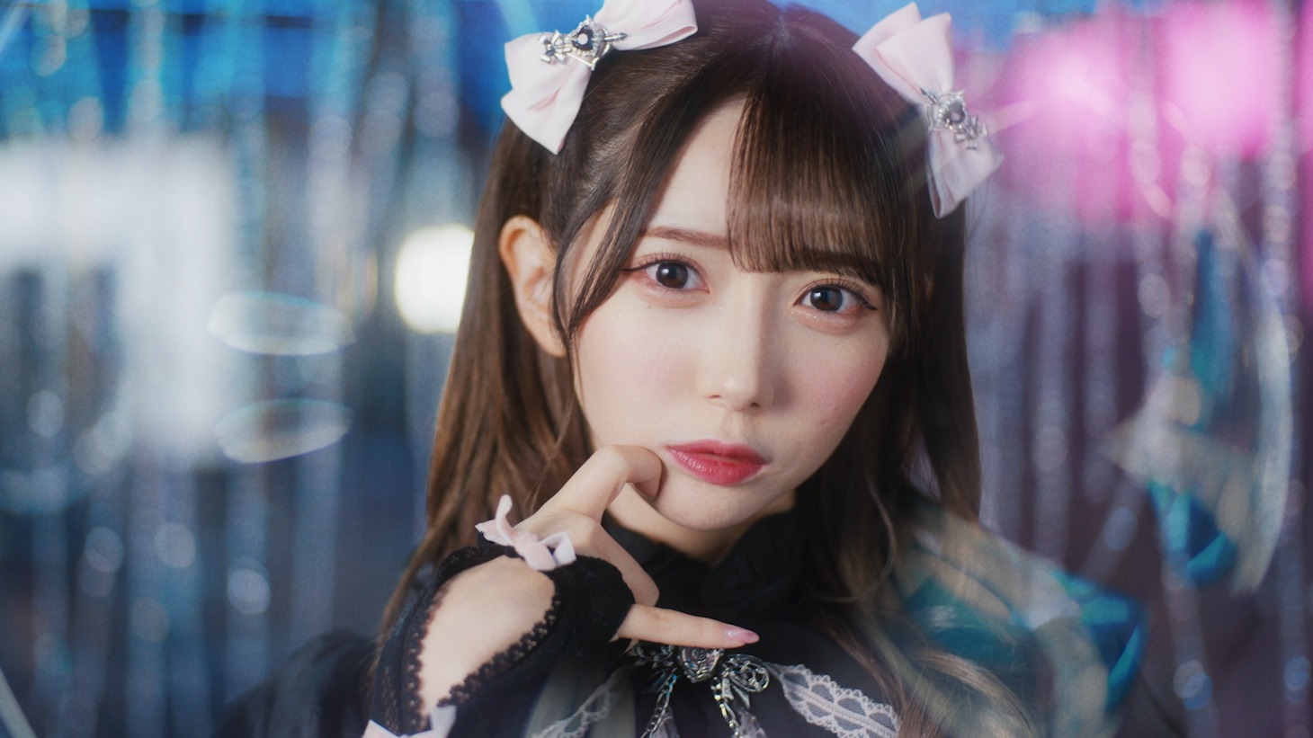≠ME「デート前夜レクイエム」ミュージックビデオより。(c)YOANI/KING RECORDS